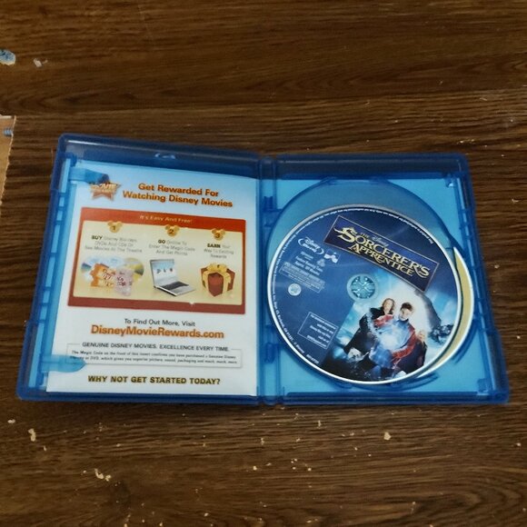 The Sorcerer's Apprentice (Blu-ray/DVD, 2011, 3-Disc Set, Canadian) - Picture 2 of 4